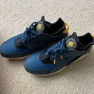 Nike Air Huarache PRM, black/university gold, size 11.5 new